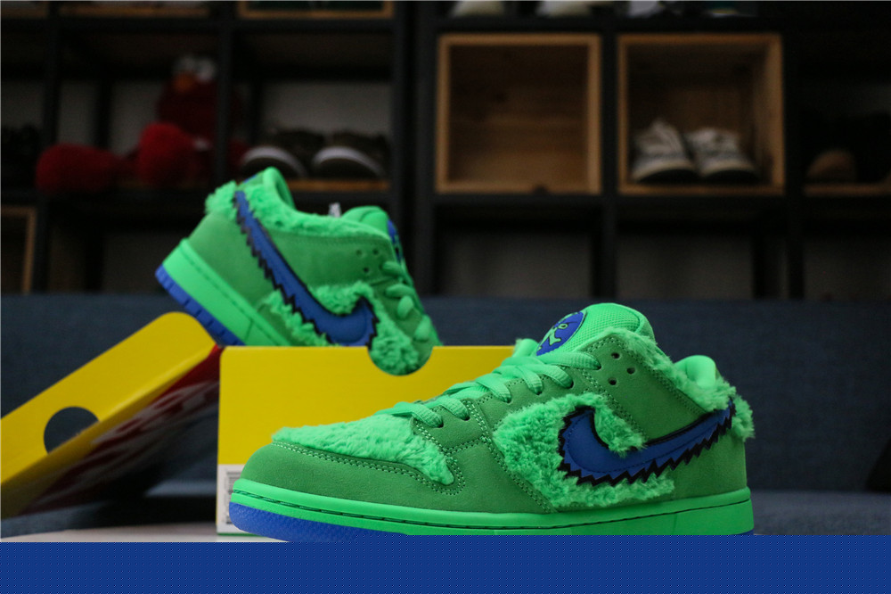 Grateful Dead x Nike SB Dunk Low Green