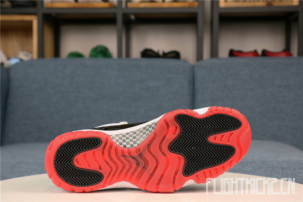 Air Jordan 11 Retro Low Concord Bred