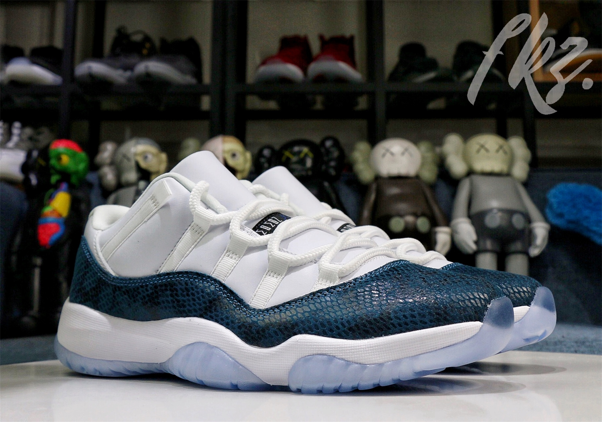 Air Jordan 11 Retro Low Le Snakeskin Blue 2019
