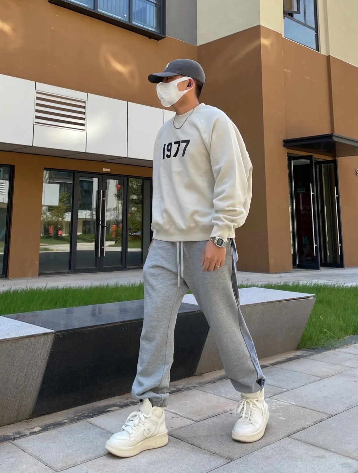 Ess3nt1als F0G 1977 flocking plus fleece sweater