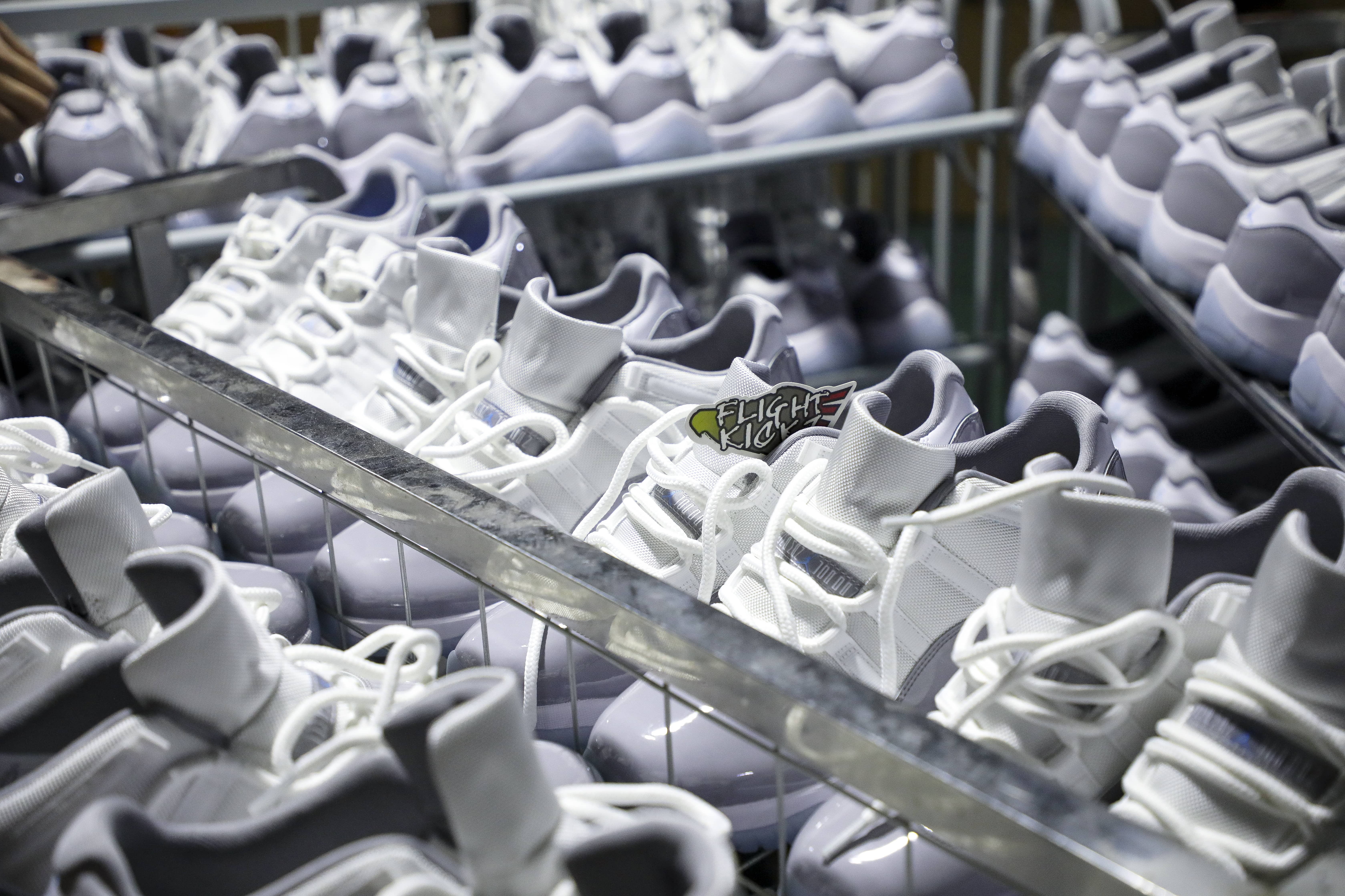 Air Jordan 11 Retro Low Cement Grey 2023 (LN5 A1 Batch)