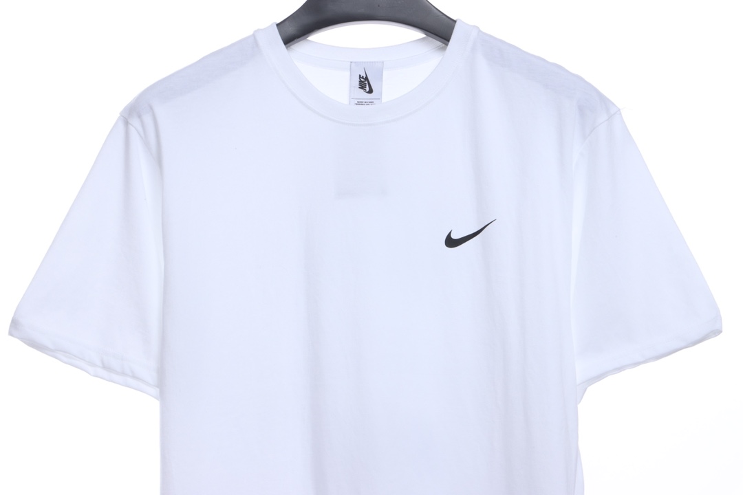 Nike Stuart co-signed the classic letter pattern short sleeves