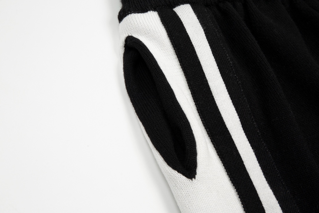 Letter A black and white striped knitted shorts