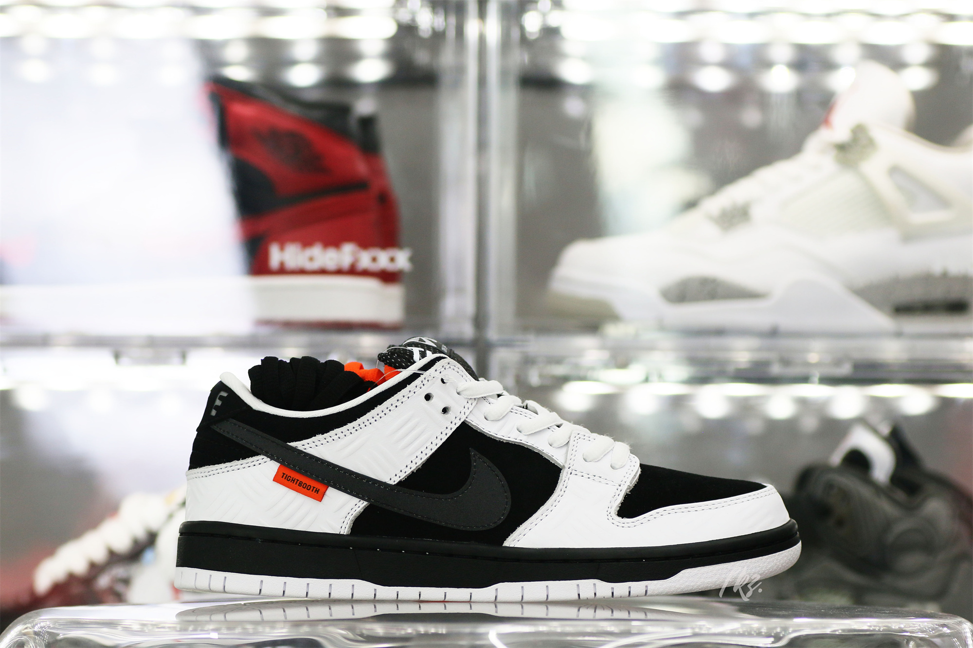 Nike SB Dunk Low TIGHTBOOTH