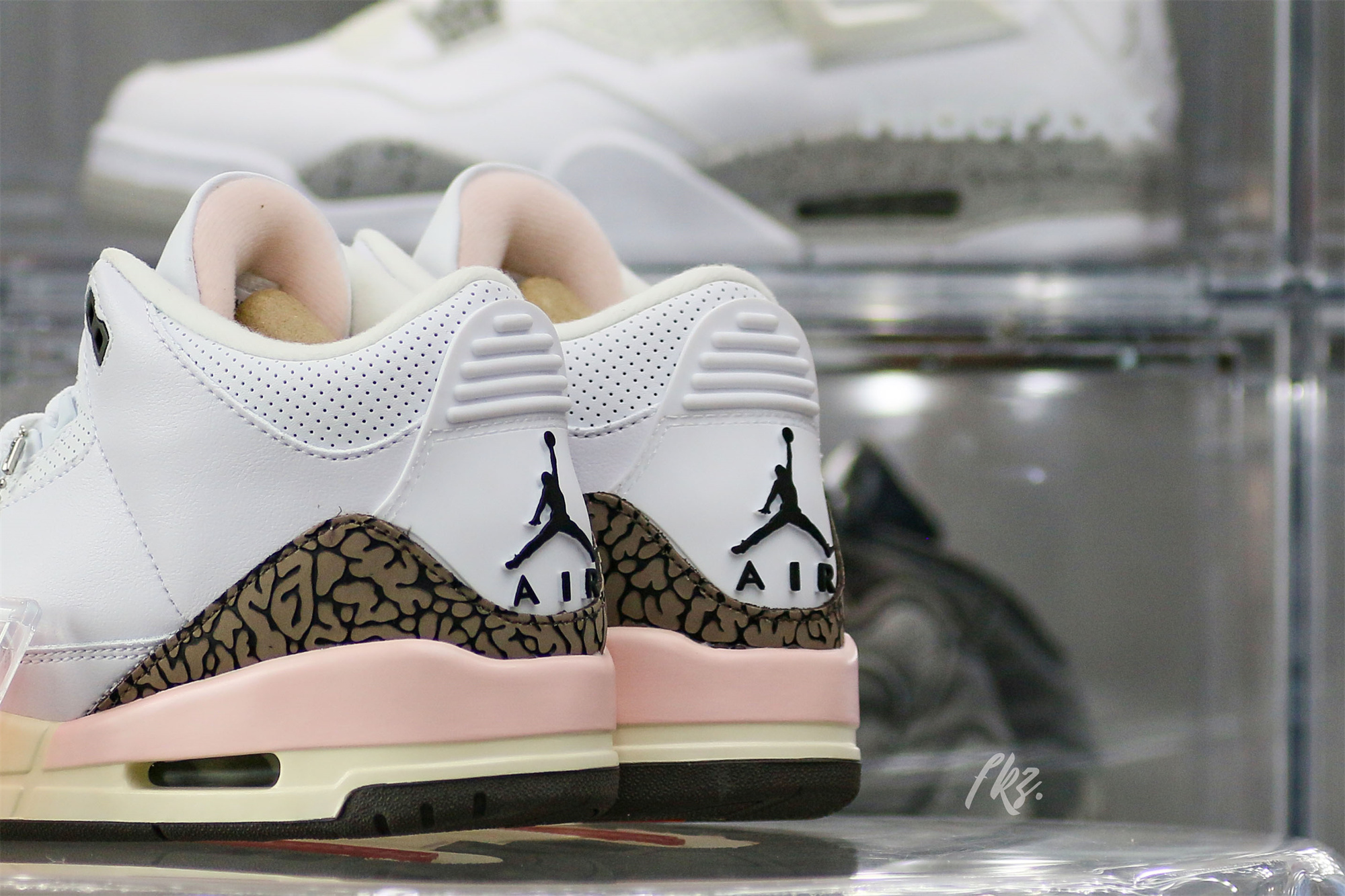Air Jordan 3 Retro Neapolitan Dark Mocha