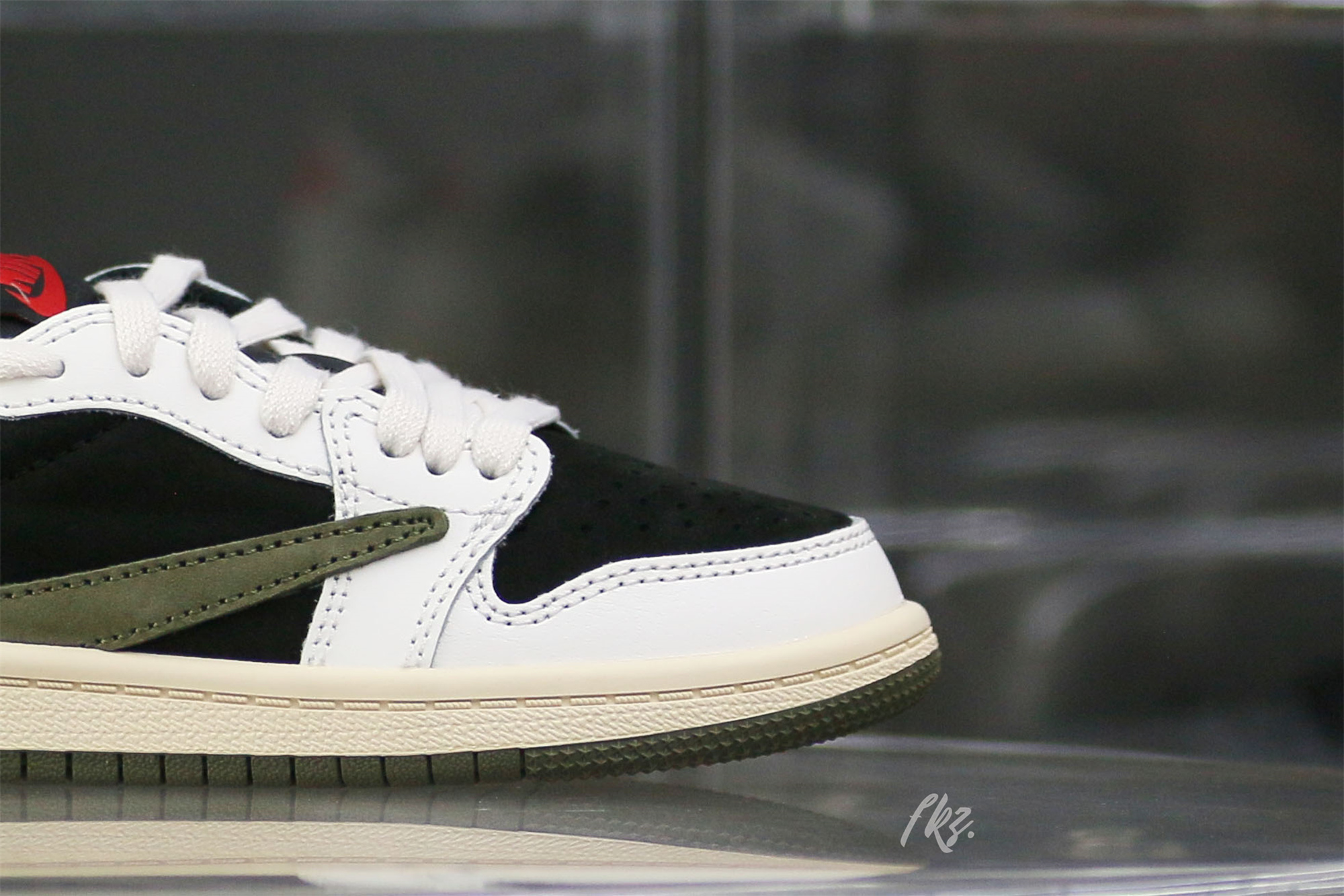 Travis Scott x Jordan 1 Retro Low OG SP Olive Kid (LN5 A1)