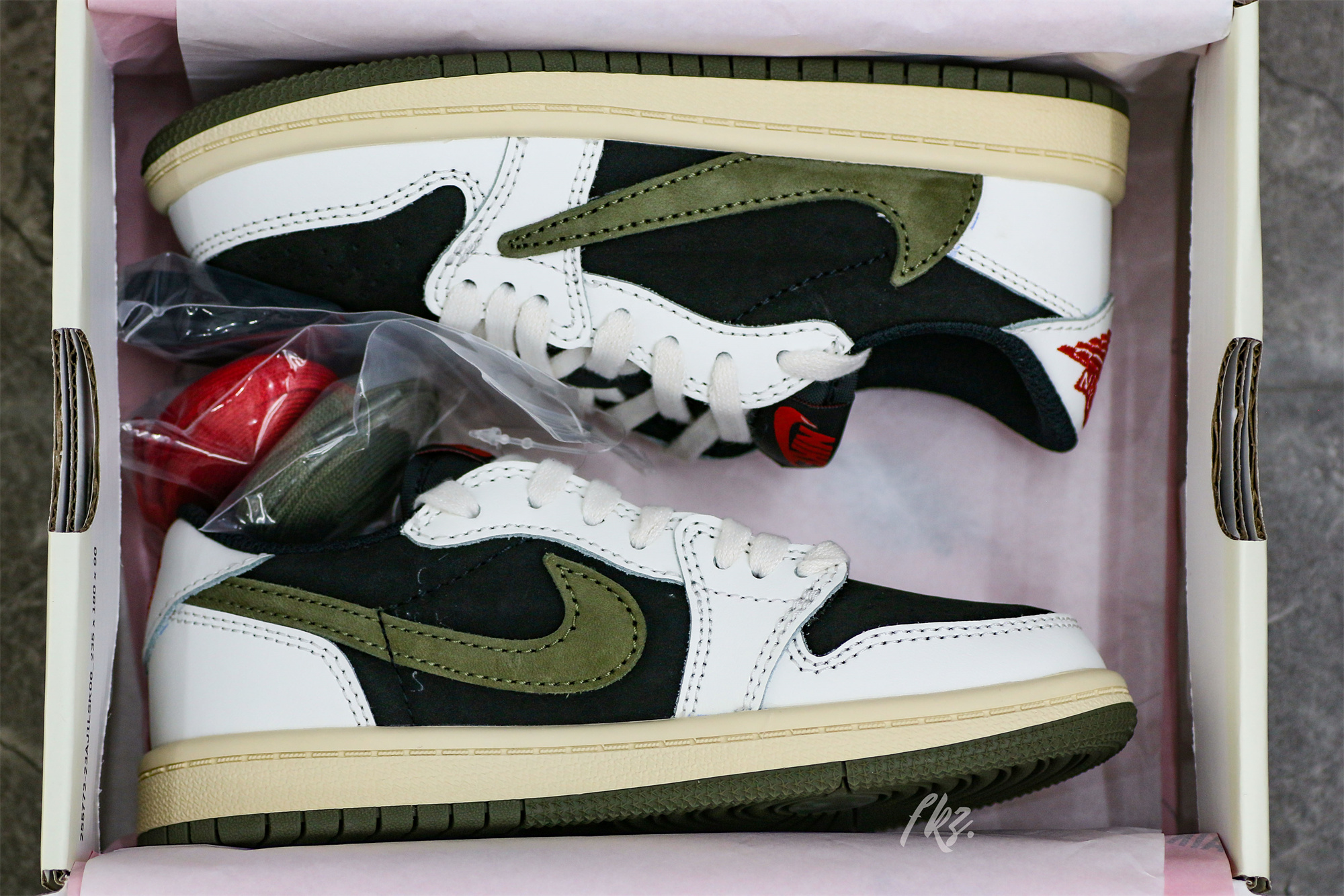Travis Scott x Jordan 1 Retro Low OG SP Olive Kid (LN5 A1)