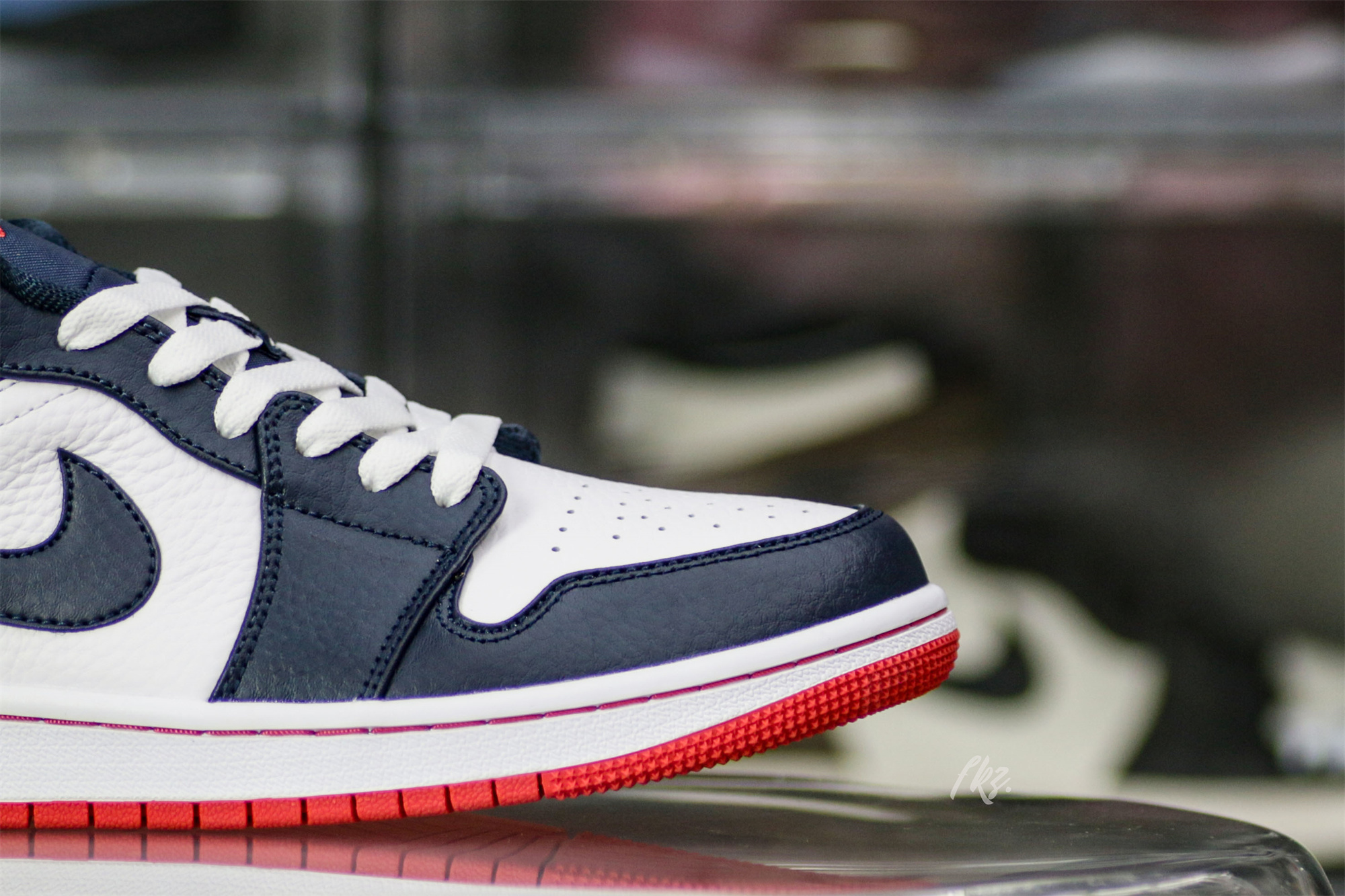 Air Jordan 1 Retro Low Obsidian Ember Glow 2018