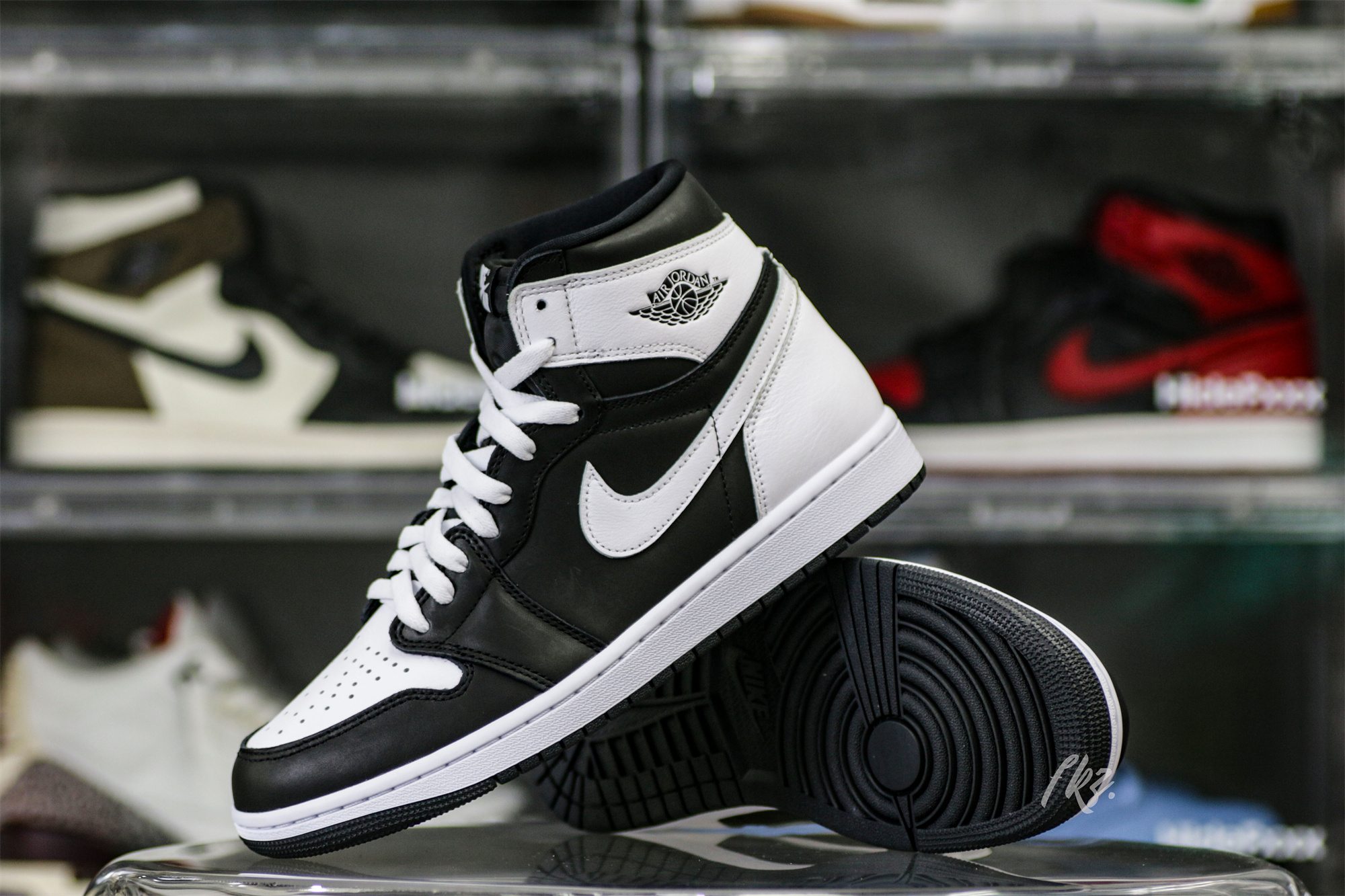 Air Jordan 1 Retro High OG Black White 2024