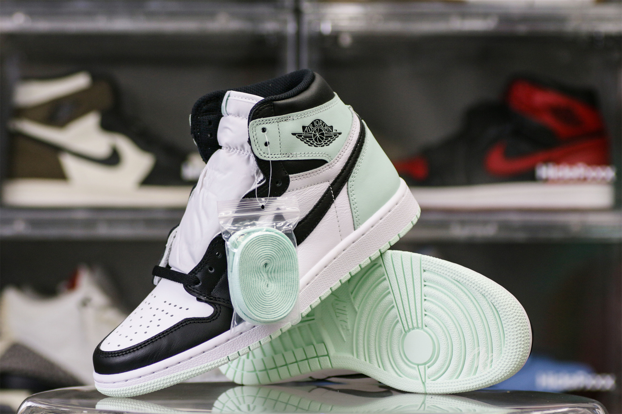 Air Jordan 1 Retro High OG NRG Igloo