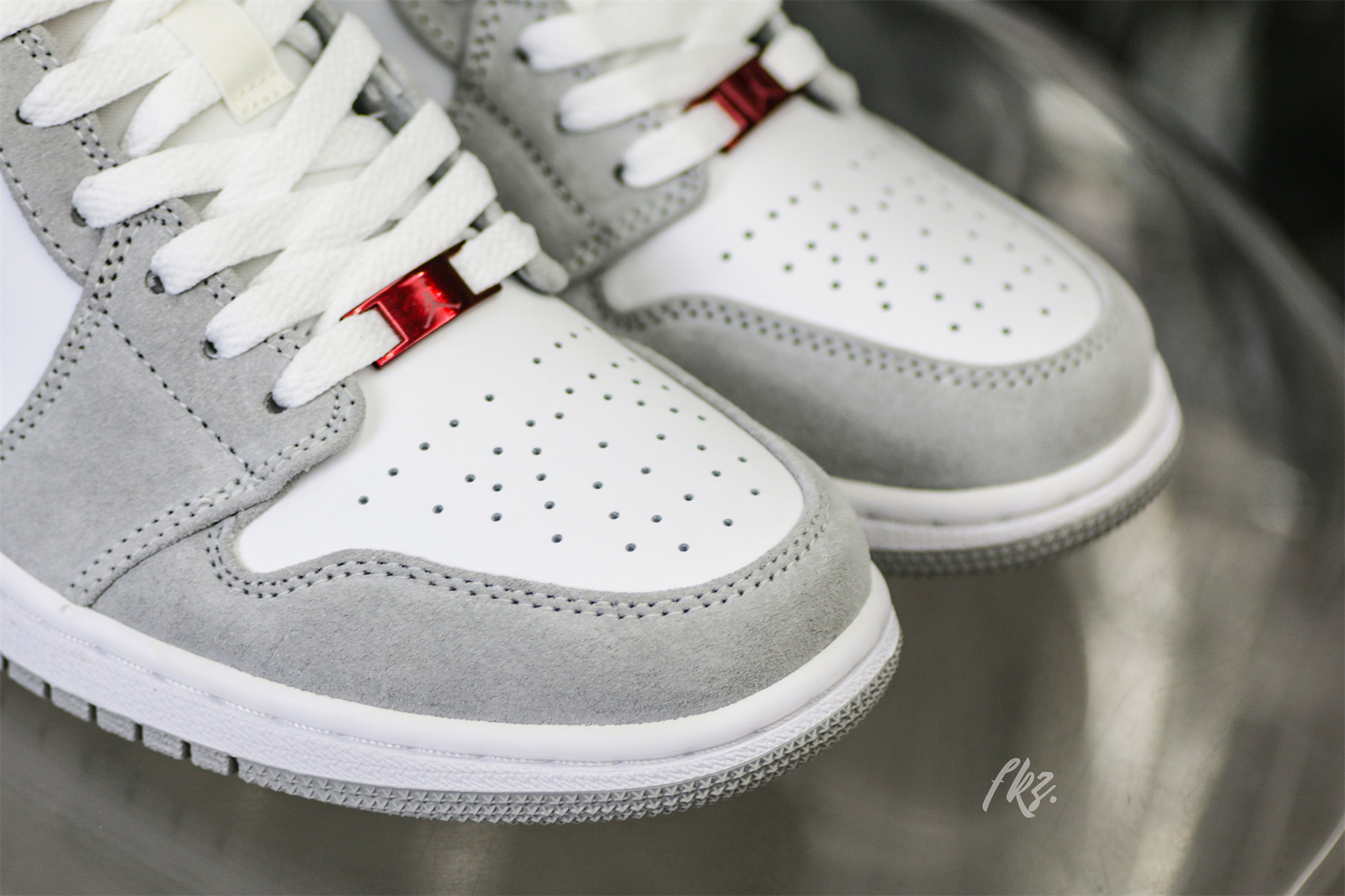 Air Jordan 1 Low SE Light Smoke Grey Gym Red