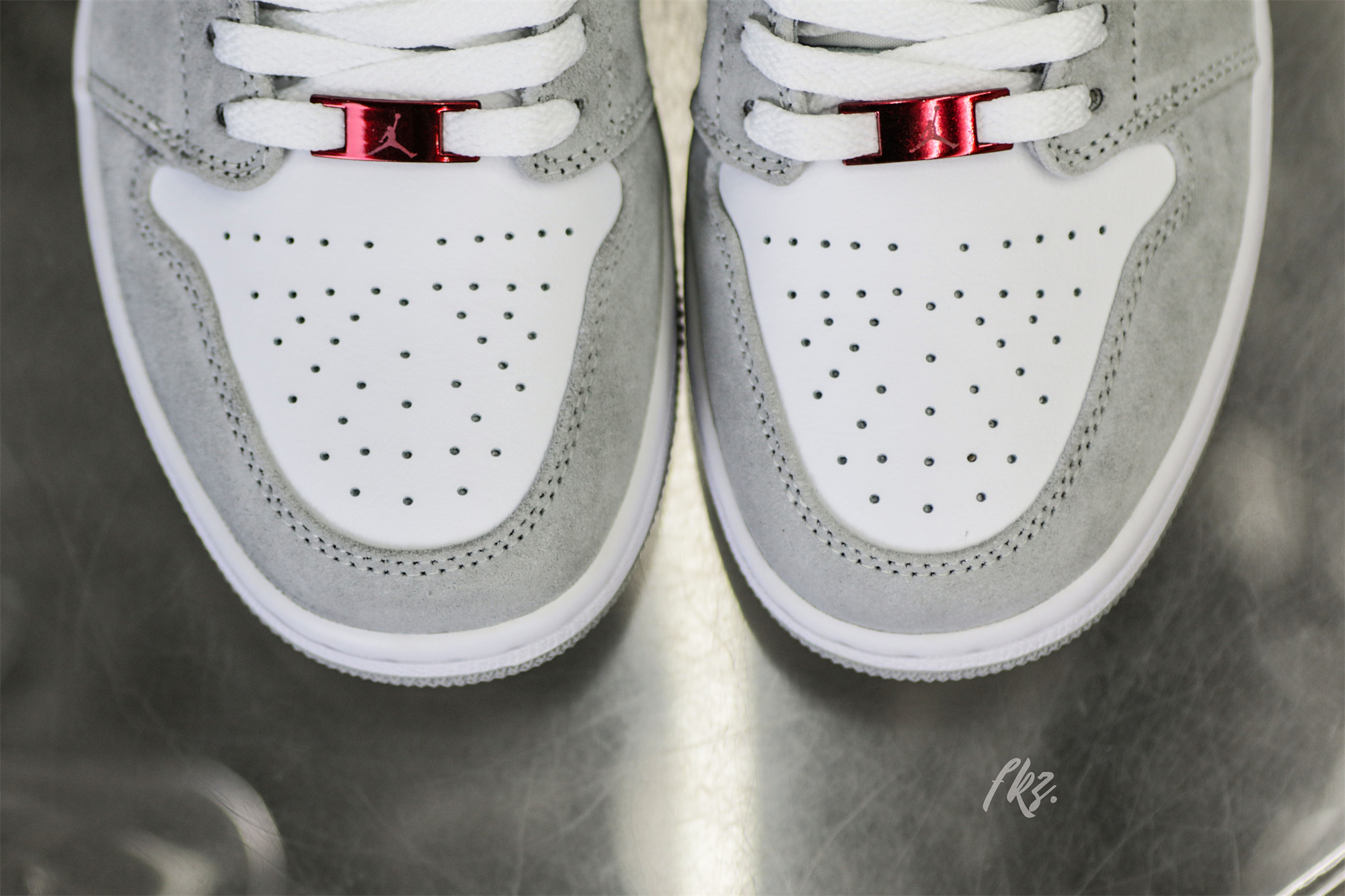 Air Jordan 1 Low SE Light Smoke Grey Gym Red