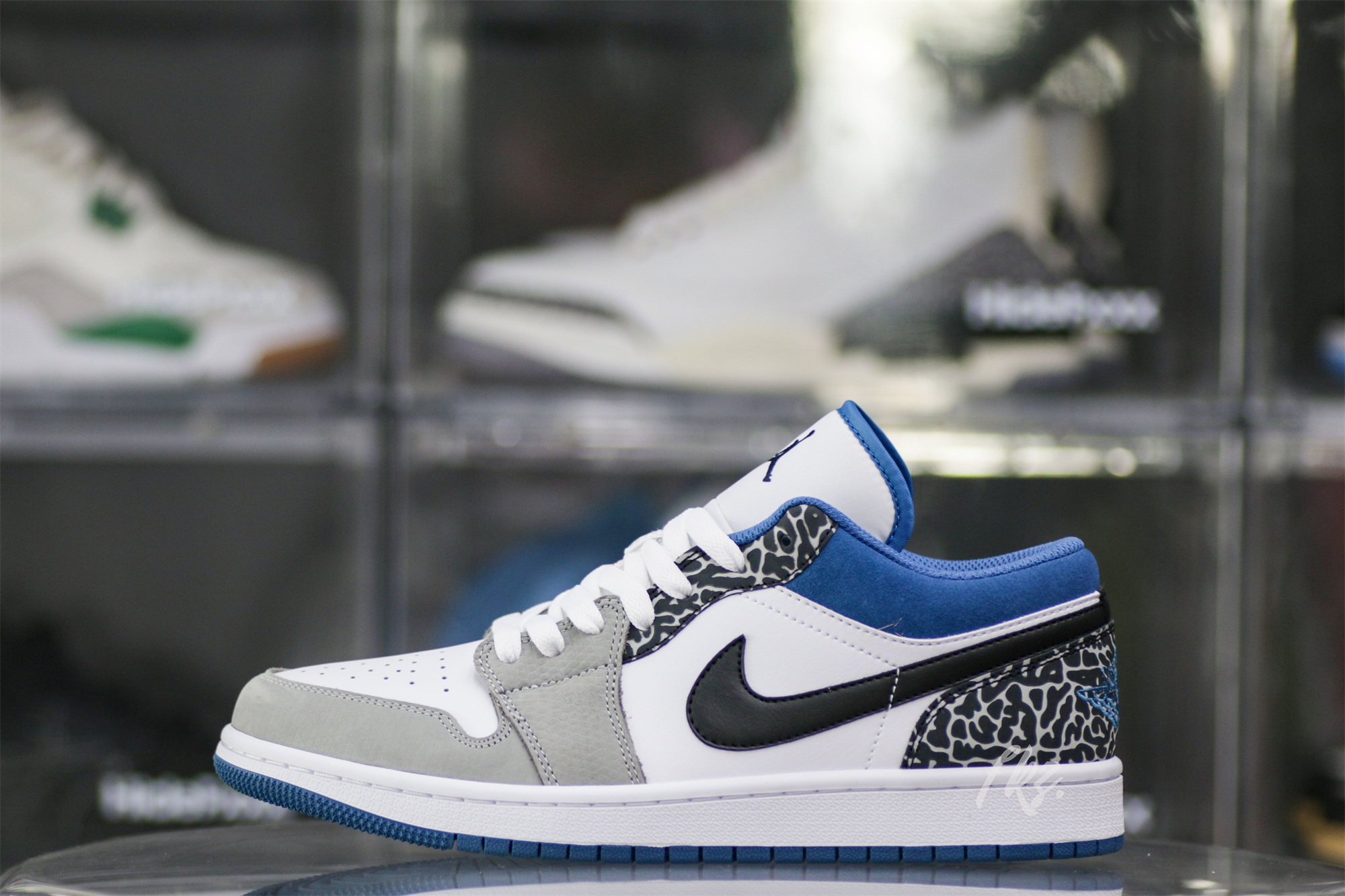 Air Jordan 1 Low SE True Blue