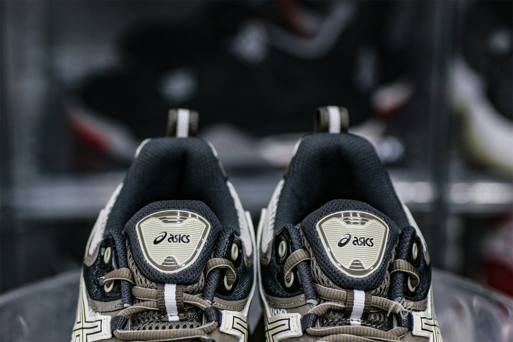 Gel Quantum Kinetic Birch Dark Taupe