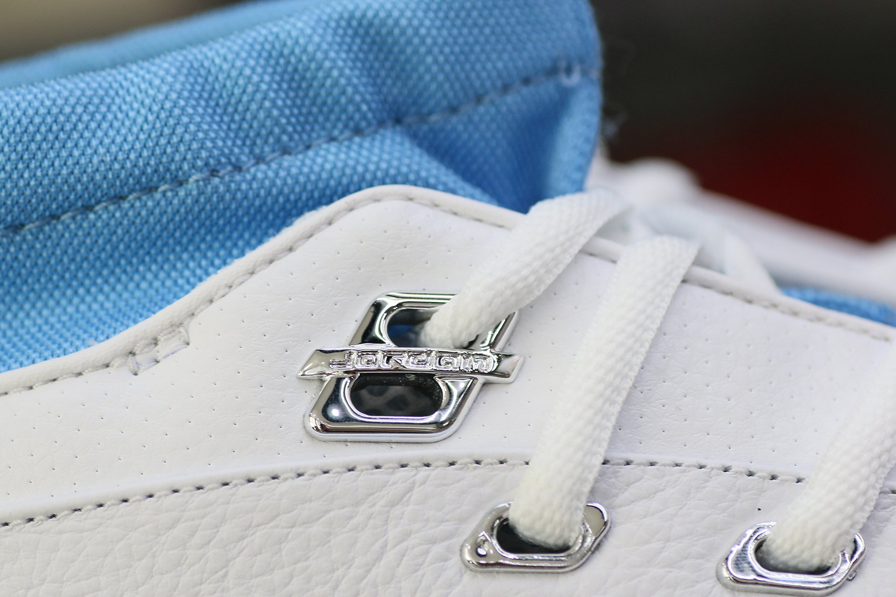 Jordan 17 Retro University Blue UNC 2024 (Regular box)