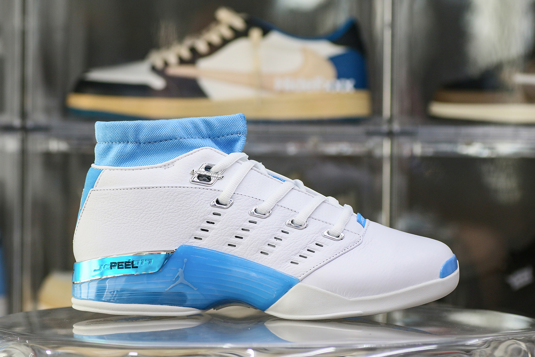 Jordan 17 Retro University Blue UNC 2024 (Regular box)