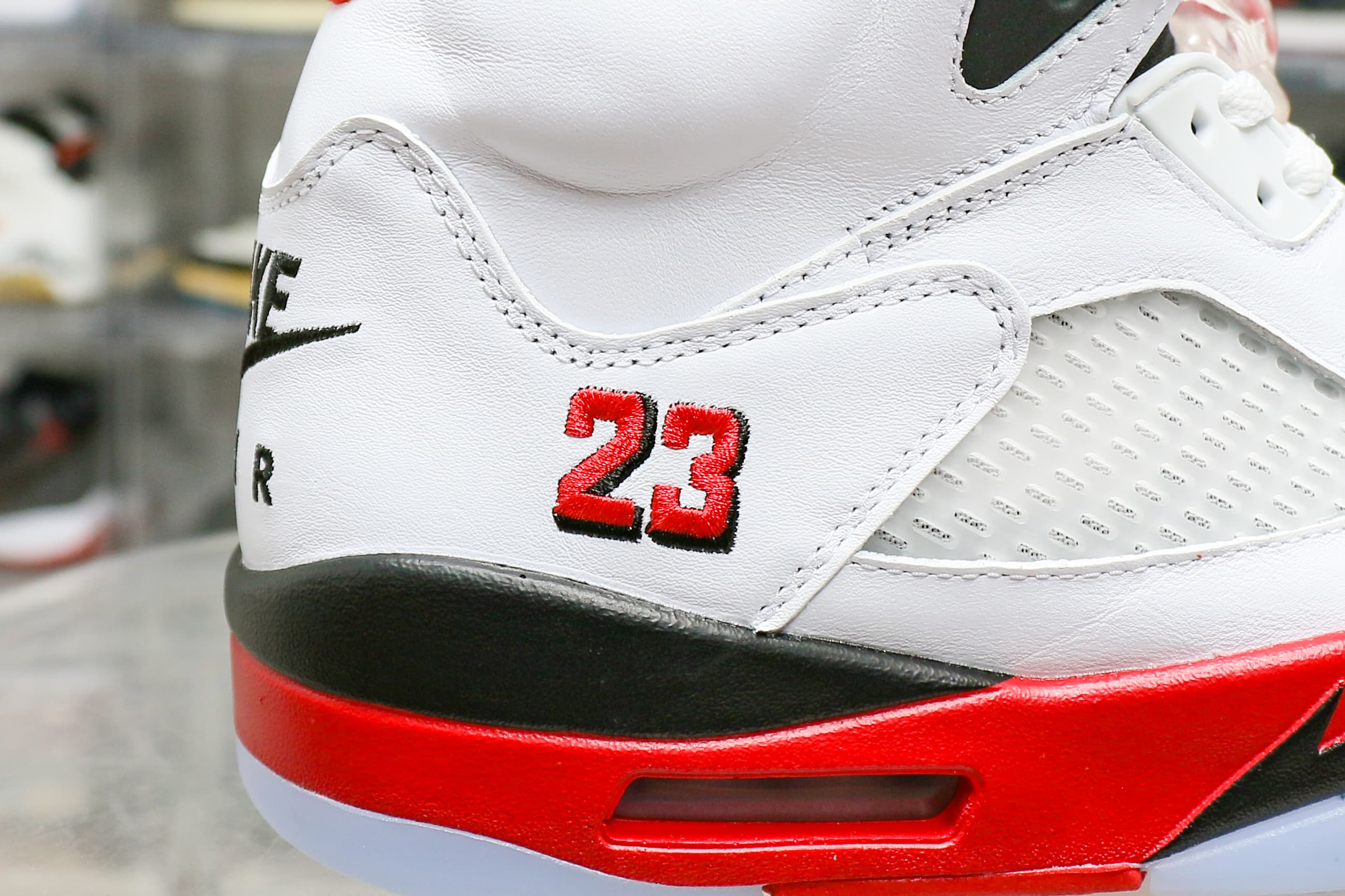 Air Jordan 5 Fire Red Black Tongue 2025 (Ln5 A1)