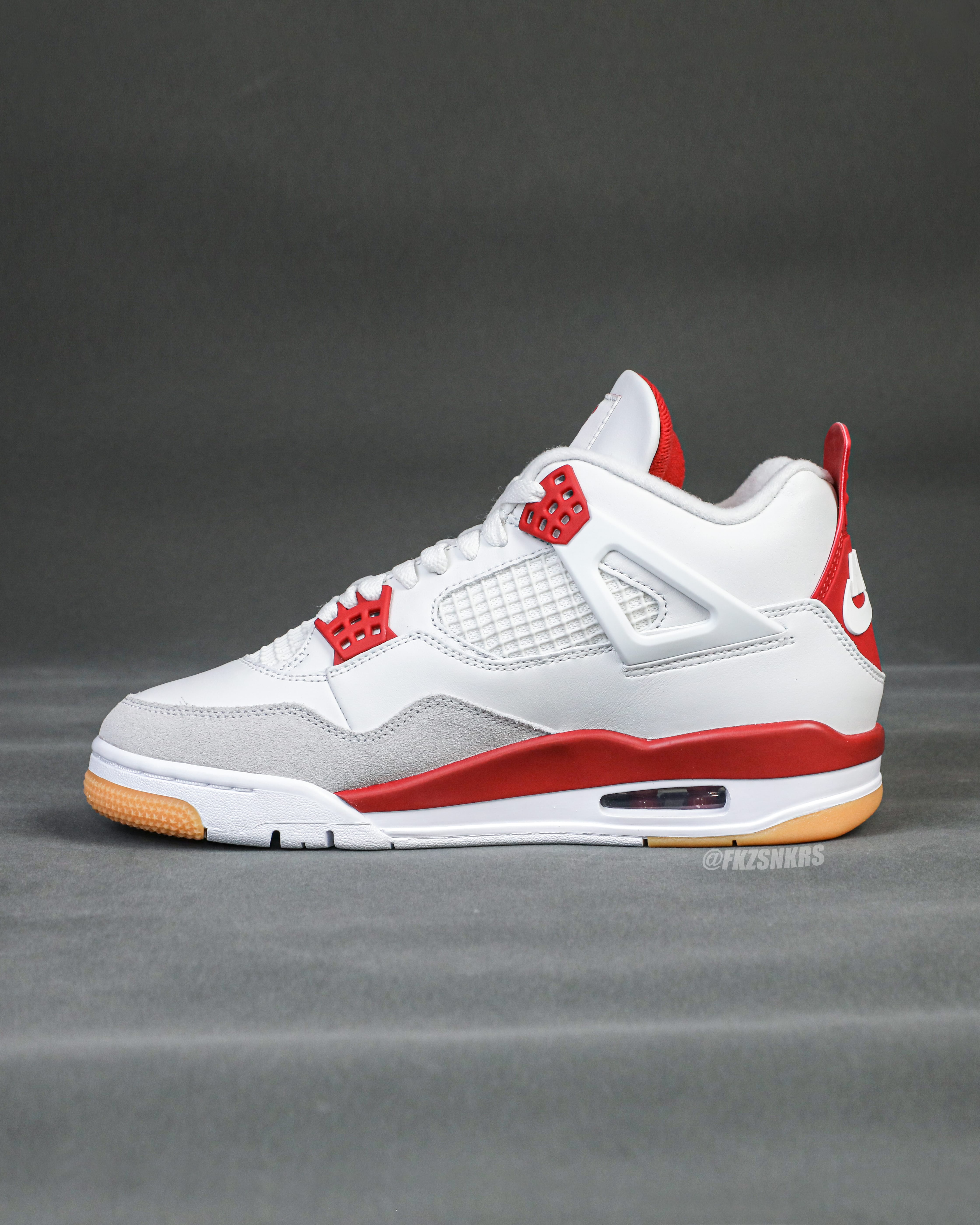 Nike SB x Air Jordan 4 Varsity Red is a Family & Friends (LN5 A1 Batch)